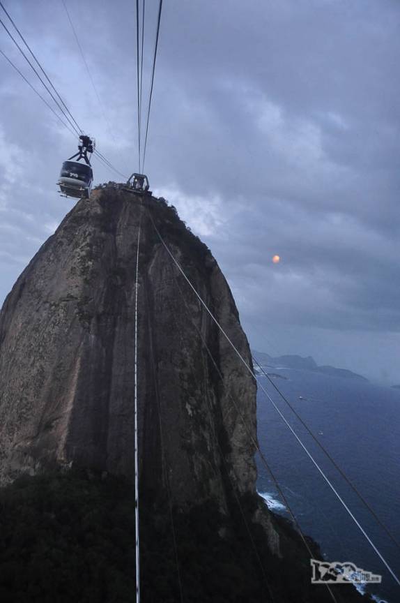 A caminho do Pão de Açúcar, um dos programas mais turísticos do Rio de Janeiro